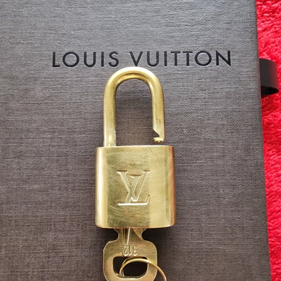 Louis Vuitton Lock & Key #312 - Picture 4 of 4